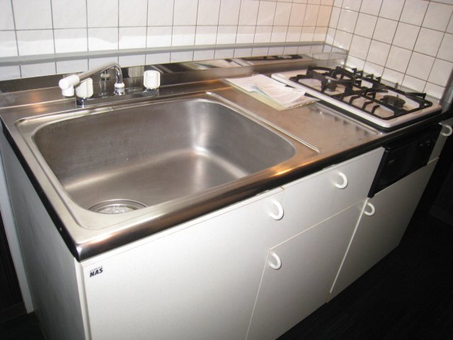 キッチン　同物件別号室のものです。