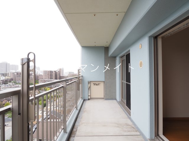 バルコニー　開放的で明るい空間を演出してくれるバルコニーです