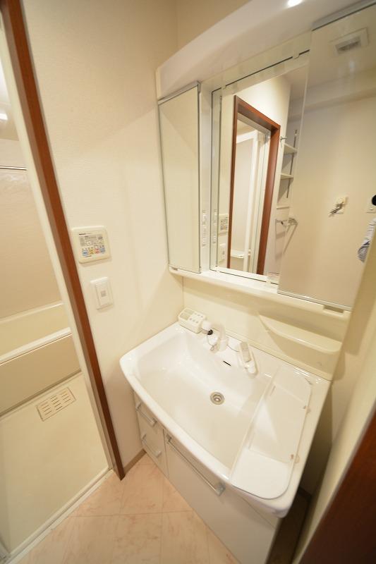 洗面設備　アリス・マナーガーデン谷町　洗面化粧台