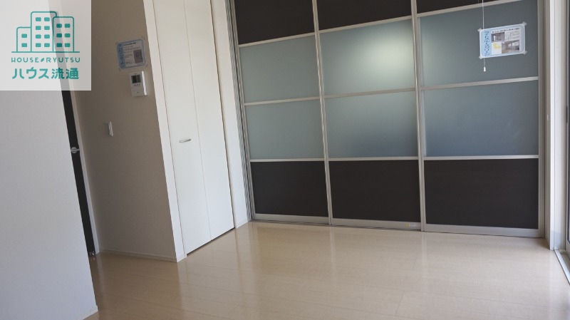 居室・リビング　※別号室の写真です