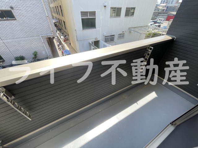 バルコニー　バルコニーからの眺めを楽しみながら食事をしませんか