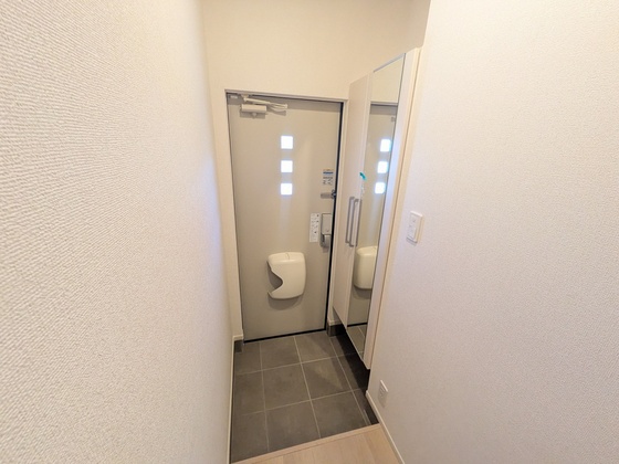 シャトーKINKI Aの玄関写真