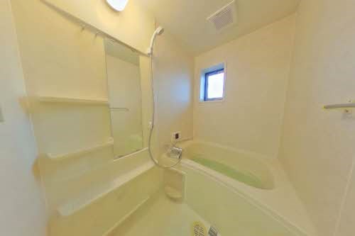 バス・シャワールーム　清潔感あふれるお風呂です