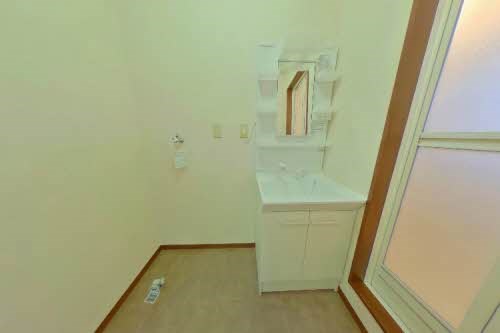 洗面設備　独立洗面化粧台と洗濯機置き場