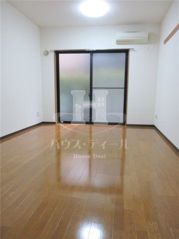 居室・リビング　別号室参考写真です