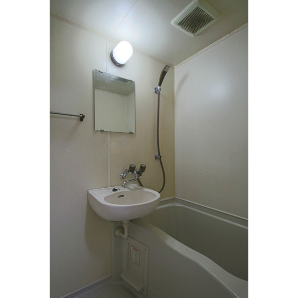 バス・シャワールーム　同じ建物の別のお部屋