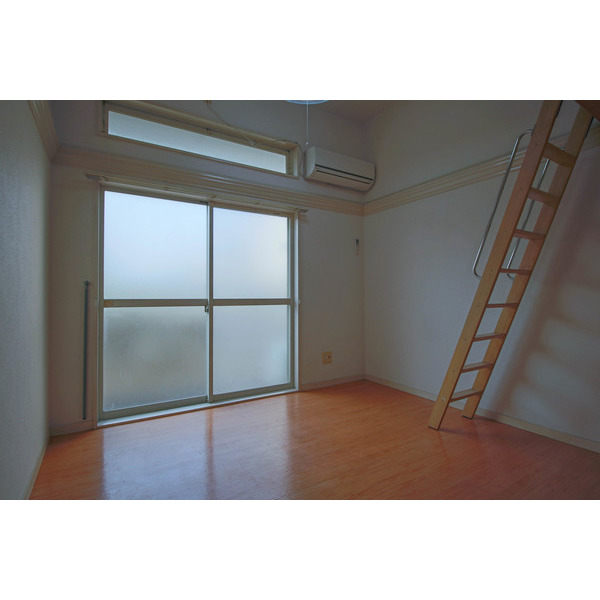 居室・リビング　同じ建物の別のお部屋