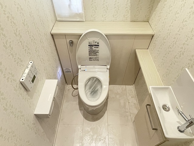 トイレ　温水洗浄便座　1F、2F