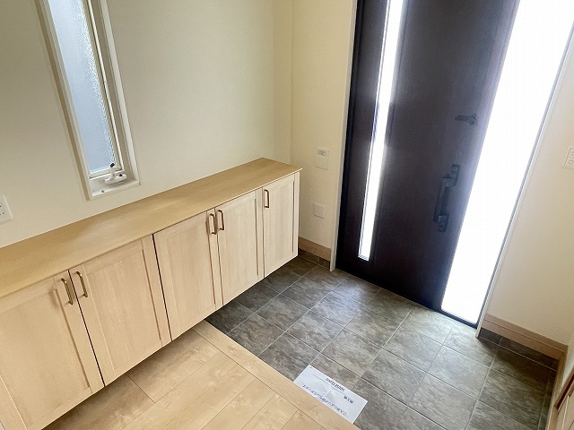 玄関　ワイドな玄関　ベビーカーやゴルフバック置きに・・・