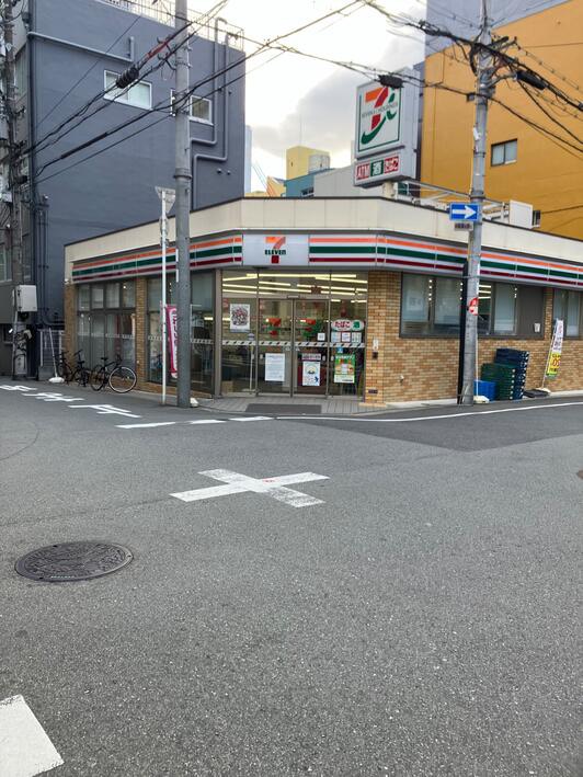 コンビニ　セブンイレブン大阪安堂寺町1丁目店（コンビニ）まで113m