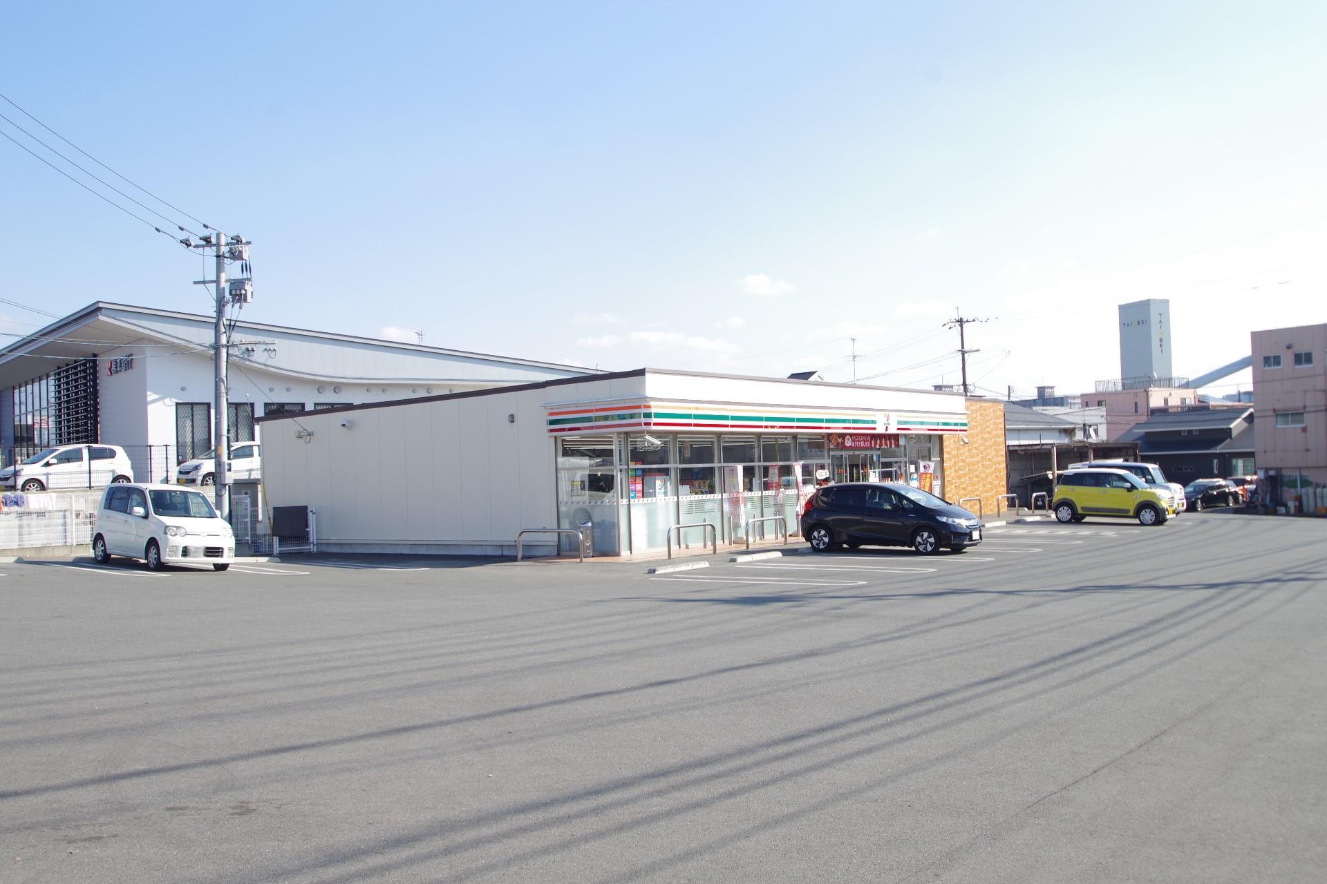 コンビニ　セブンイレブン熊本八反田店（コンビニ）まで233m