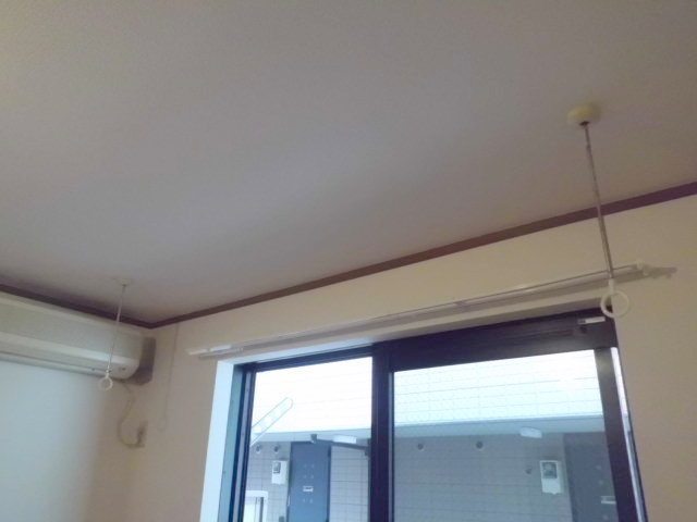 その他設備　雨の日も安心　室内物干フック