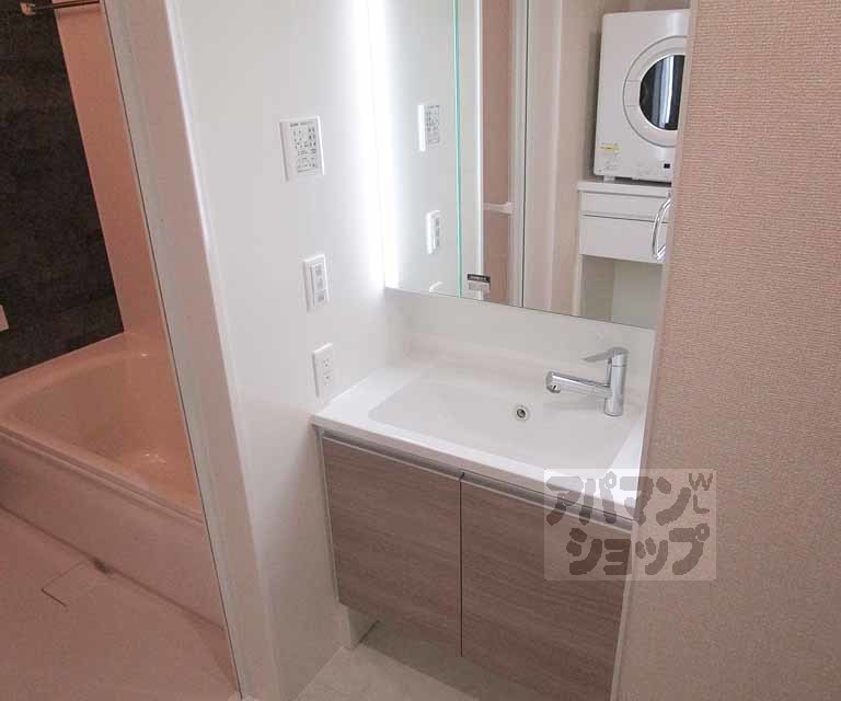 洗面設備　１０２号室の写真です。