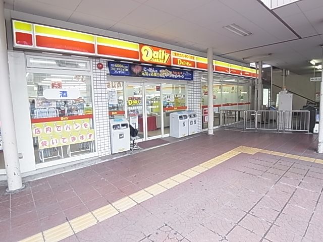コンビニ　デイリーヤマザキ 近鉄高田市駅前店（コンビニ）まで575m