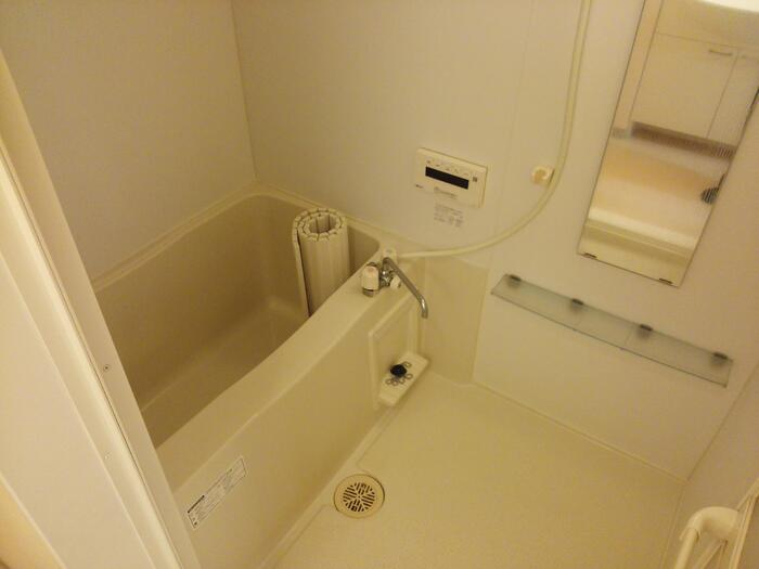 バス・シャワールーム　お風呂部分・追炊き＆浴室乾燥機能付きです♪