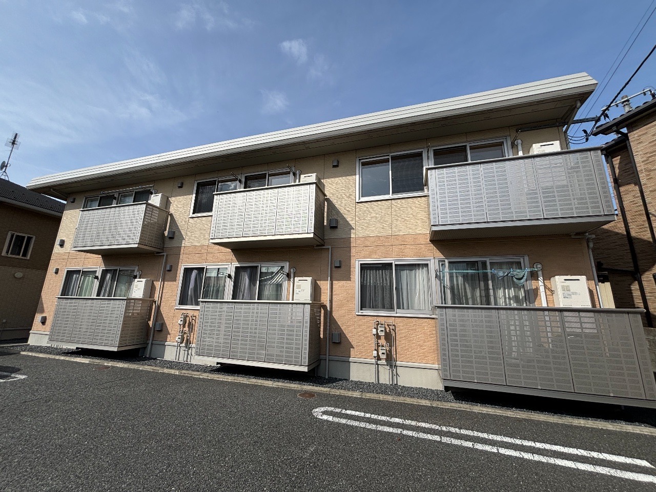 建物外観　日当たり良好！スッキリとおしゃれな外観です♪