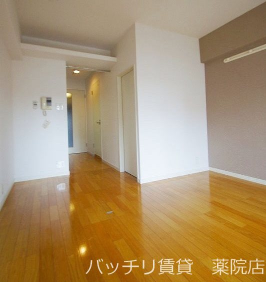 居室・リビング　別号室タイプの為、現状を優先致します。