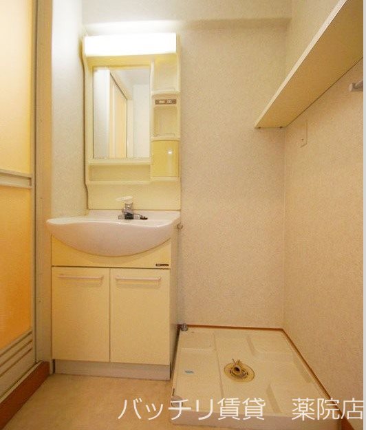 洗面設備　別号室タイプの為、現状を優先致します。