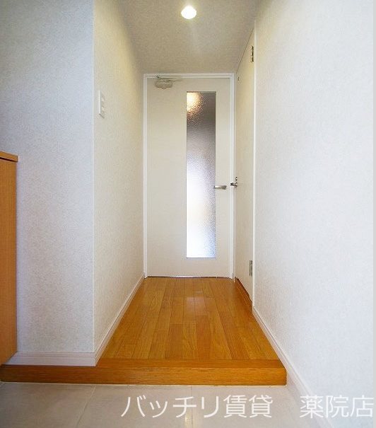 玄関　別号室タイプの為、現状を優先致します。