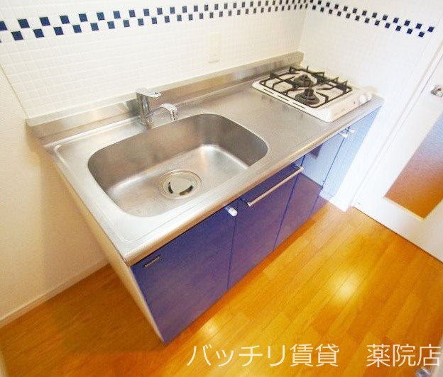 キッチン　別号室タイプの為、現状を優先致します。