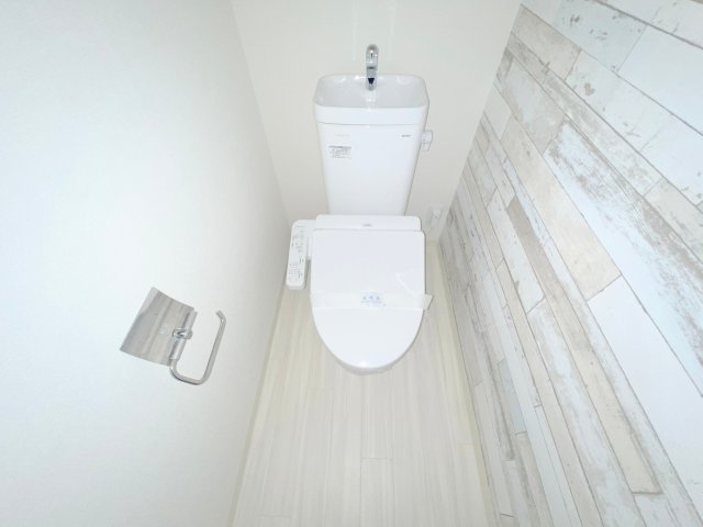 トイレ　綺麗なトイレにはウォシュレット標準装備です。