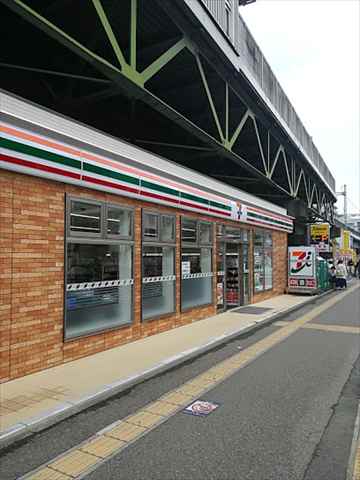 コンビニ　セブンイレブン（コンビニ）まで118m