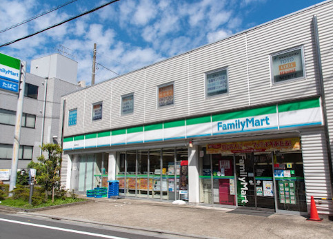 コンビニ　ファミリーマート 目黒中町店（コンビニ）まで295m