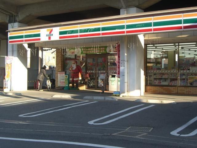 コンビニ　セブンイレブン（コンビニ）まで710m