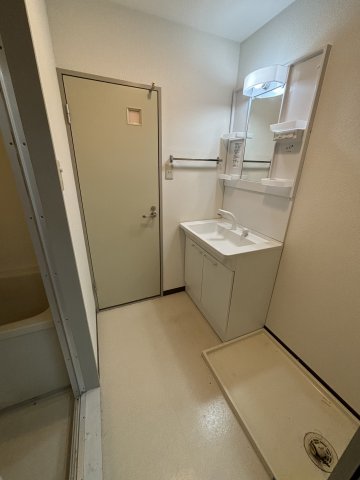 洗面設備　別間取りのお部屋の写真です