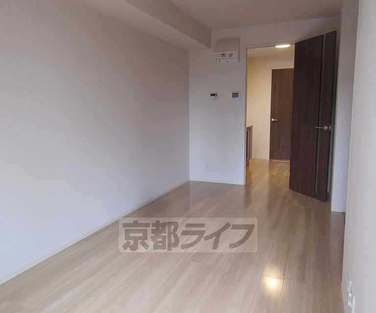 居室・リビング　日射しが入り、とっても明るいお部屋です。
