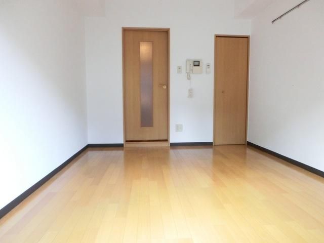 居室・リビング　バルコニーから見たお部屋