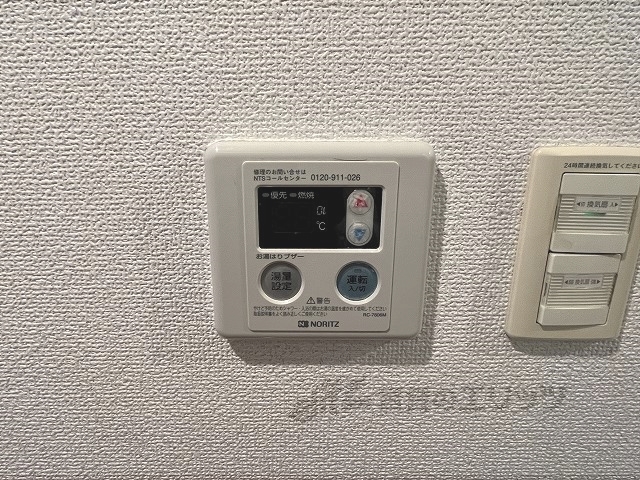その他設備　給湯器リモコン