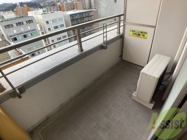 バルコニー　バルコニーはこんな感じです。外に洗濯が干せそうです。