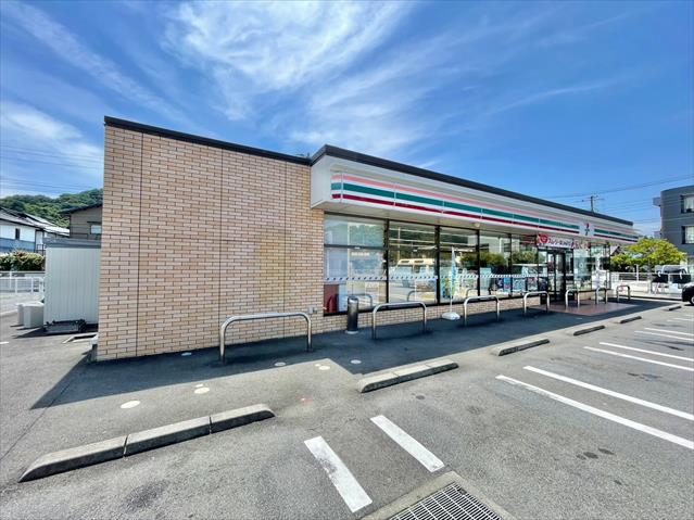 コンビニ　セブン－イレブン清水町中徳倉店（コンビニ）まで300m