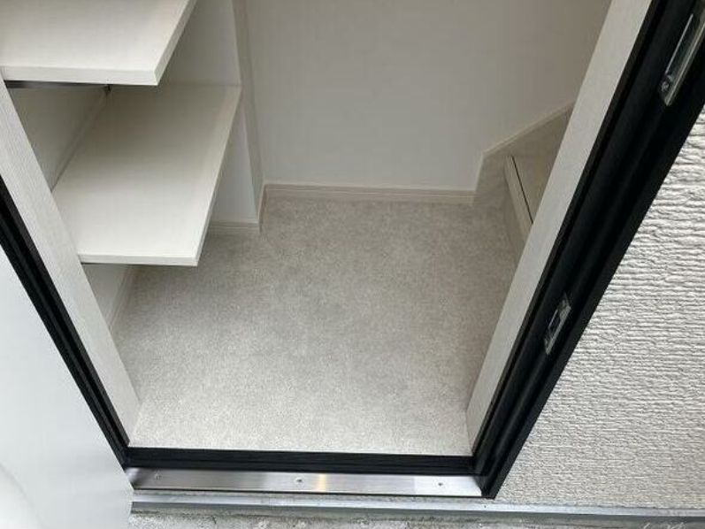 玄関　同施工会社施工物件の参考写真になります※現況優先