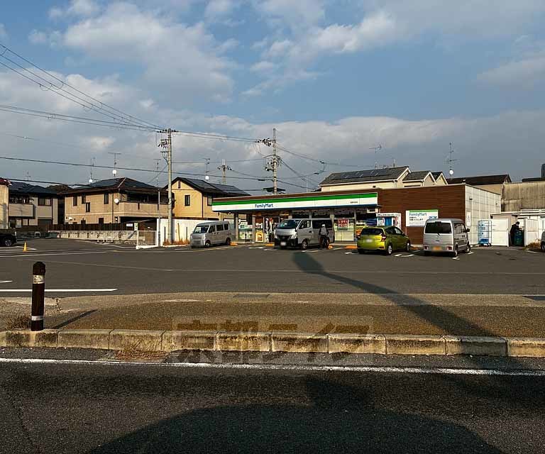 コンビニ　ファミリーマート 城陽寺田店（コンビニ）まで348m