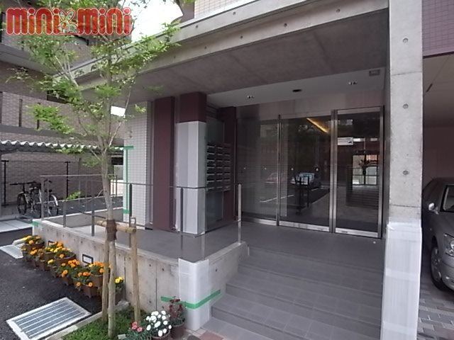 エントランス　オートロック付きです。