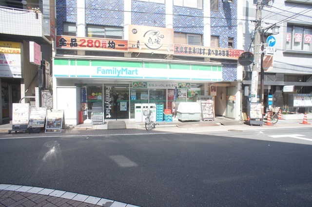 コンビニ　ファミリーマート下井草駅南口店（コンビニ）まで359m