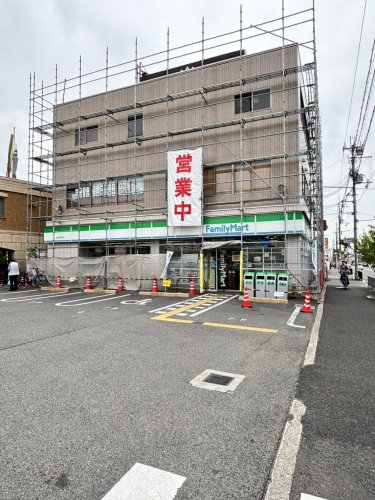 コンビニ　ファミリーマート 小浦忠岡南店（コンビニ）まで181m