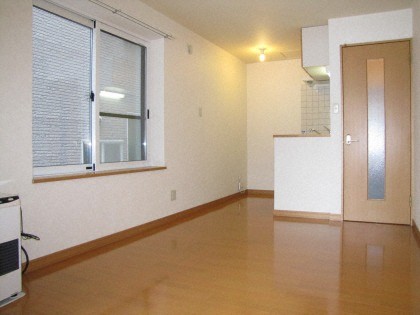 ウイングコート学園前の居間写真