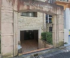 エントランス　建物の内部です