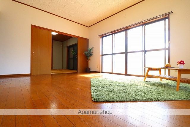 横山町堀内貸家の居間写真