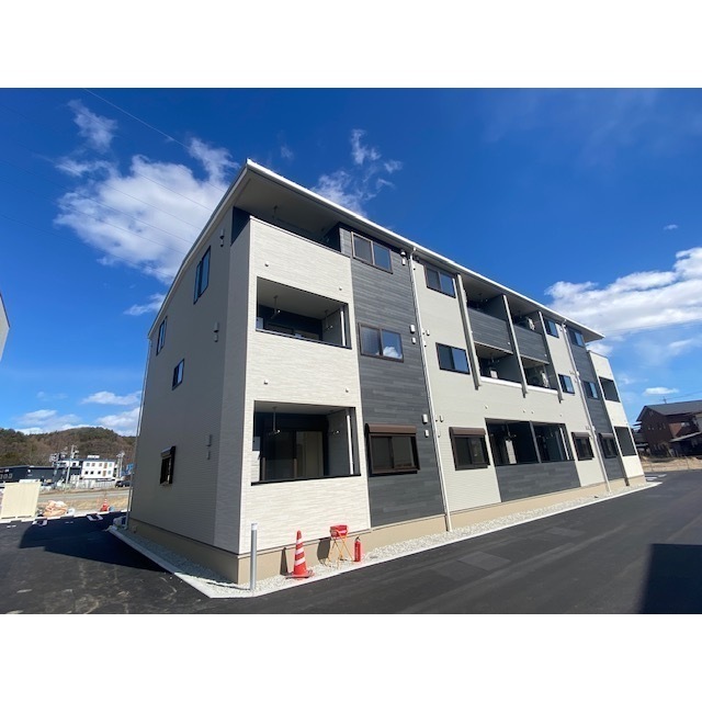 コンフォーティア茅野本町西 B棟