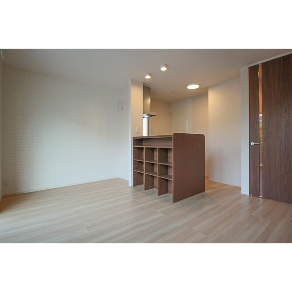 居室・リビング　同じ建物の別なお部屋