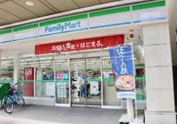コンビニ　ファミリーマート亀戸駅前店（コンビニ）まで159m