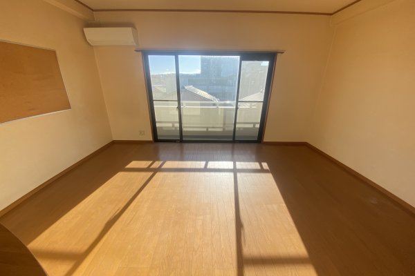 ライフイン小松原の居間写真