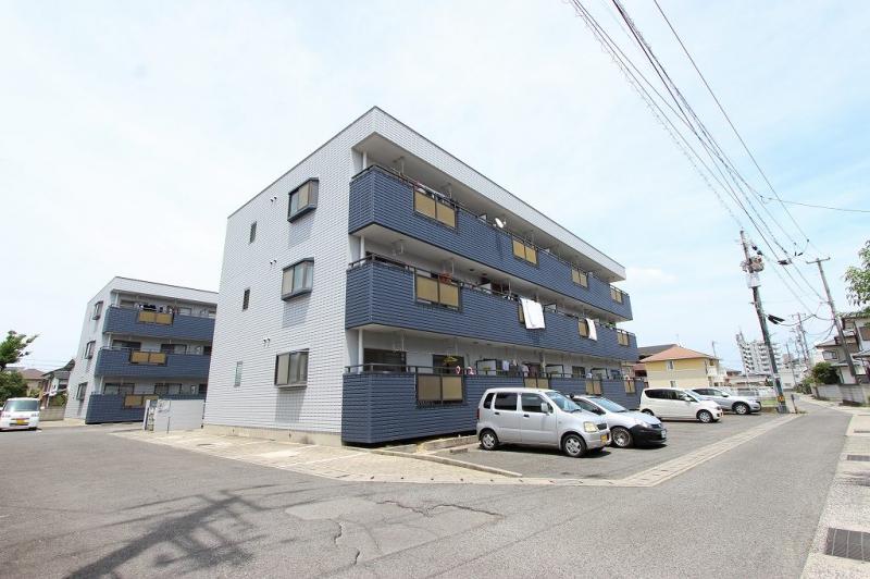 高松市上福岡町のマンションの建物外観