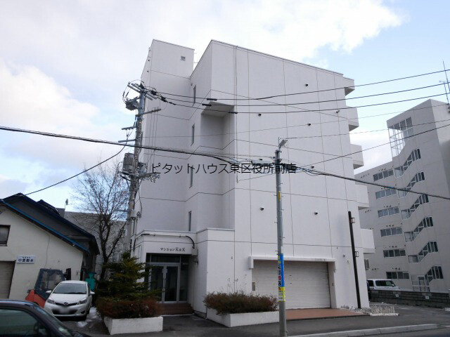 札幌市東区北十二条東のマンションの建物外観
