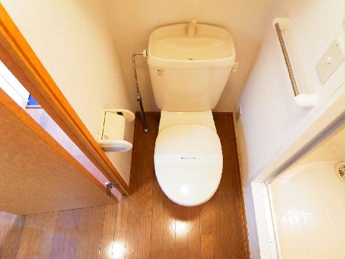 トイレ　仕様、設備は現況と異なる場合があります。