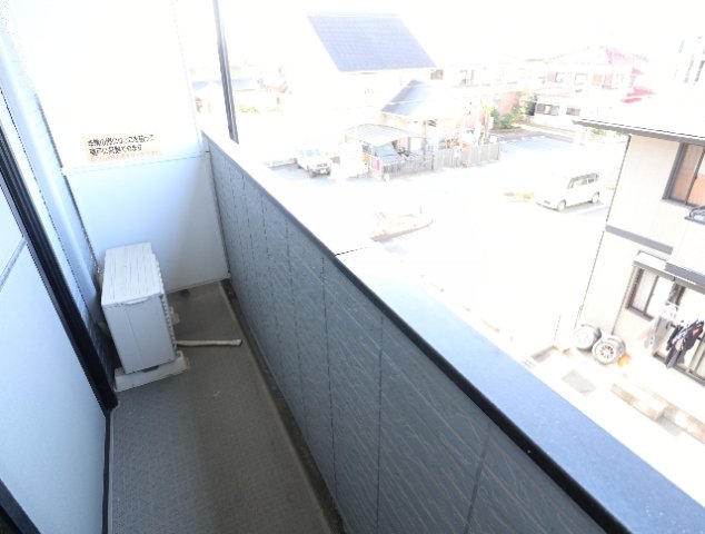 バルコニー　外からの目が気にならないバルコニーで洗濯物が干せます